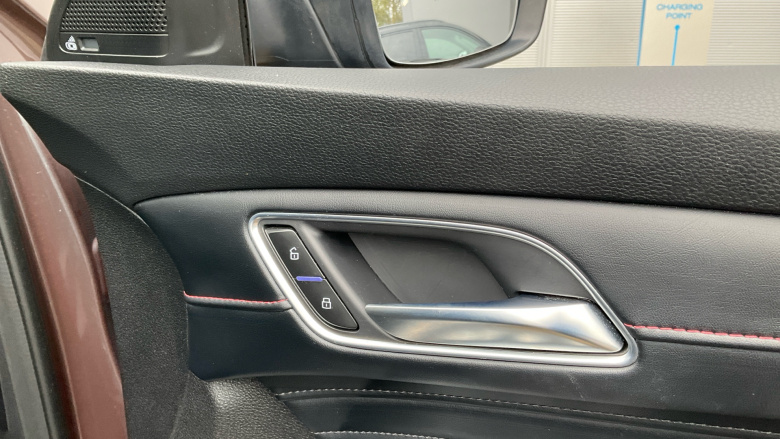 MG HS 1.5 T-GDI Trophy 5dr Petrol Hatchback